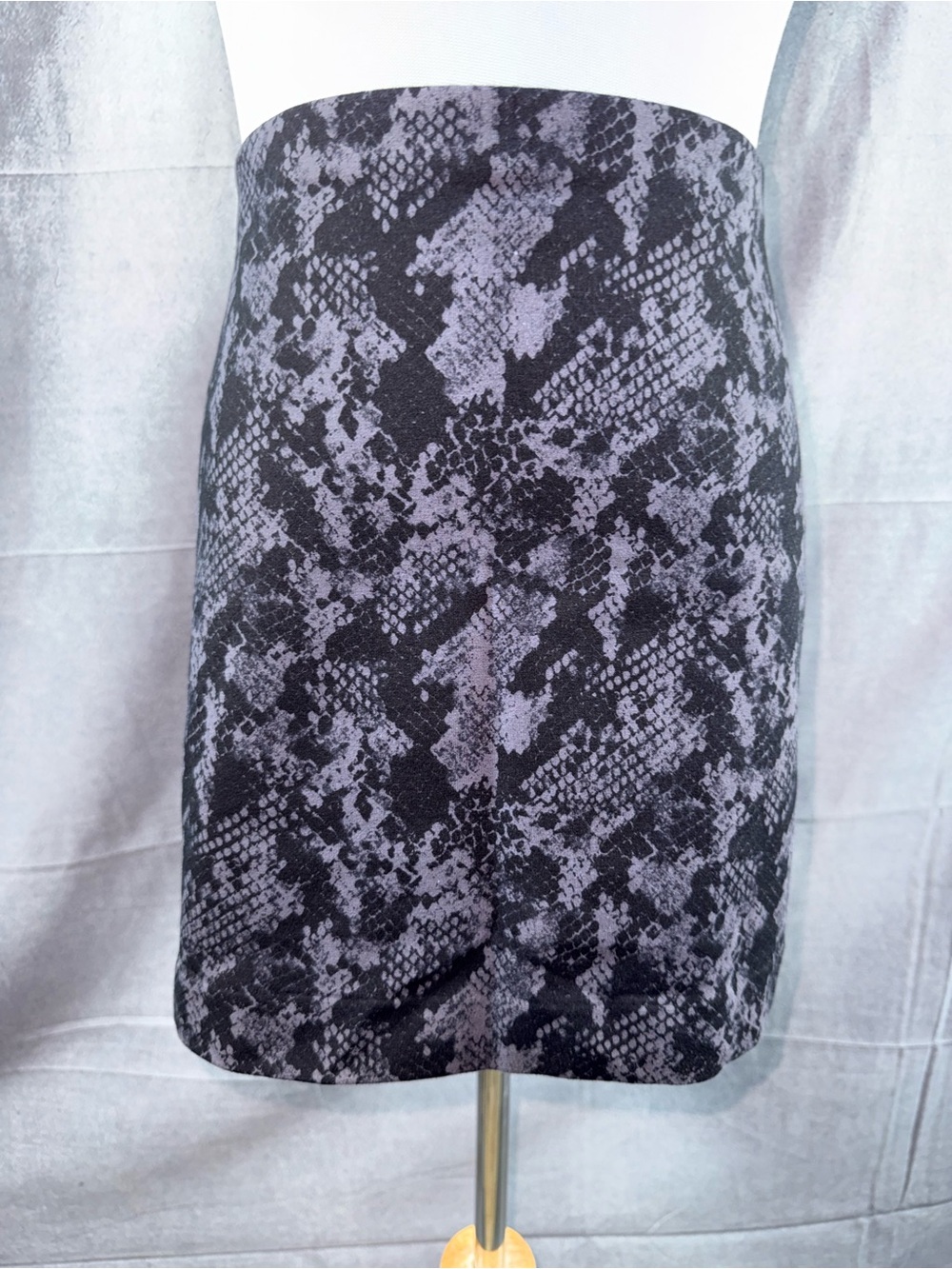 2907-Express Black and Gray Snake Print Mini Skirt